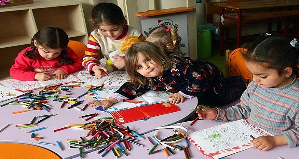أطفال-يرسمون